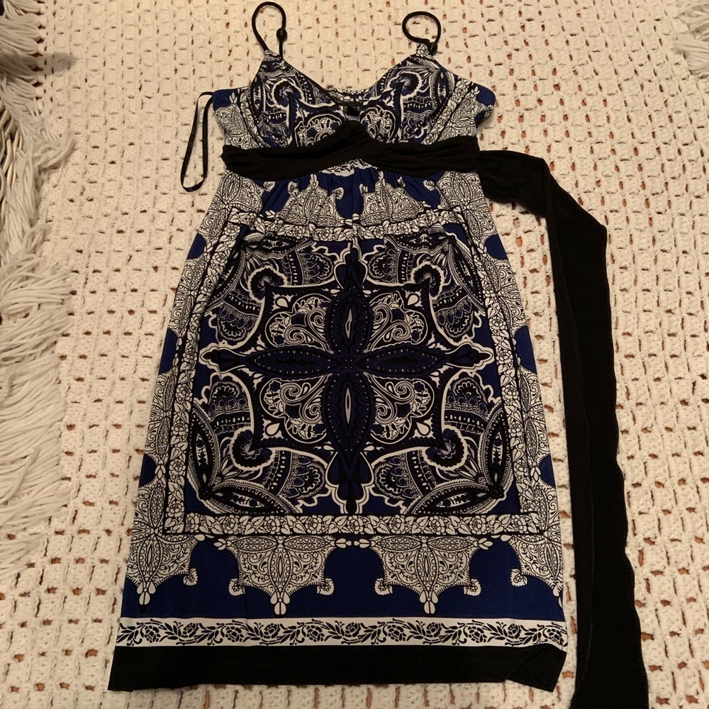Care free pretty👗Carole Little kerchief dress.